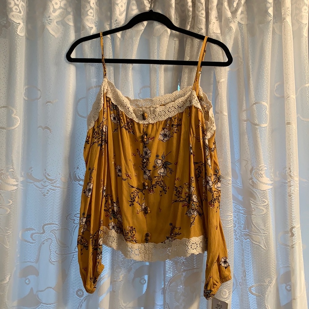 yellow long sleeves crop top